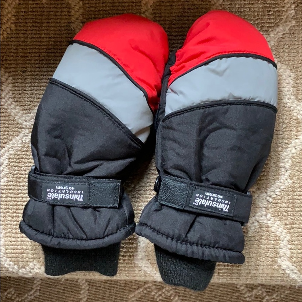 SOLD.   Kids Thinsulate Mittens Small